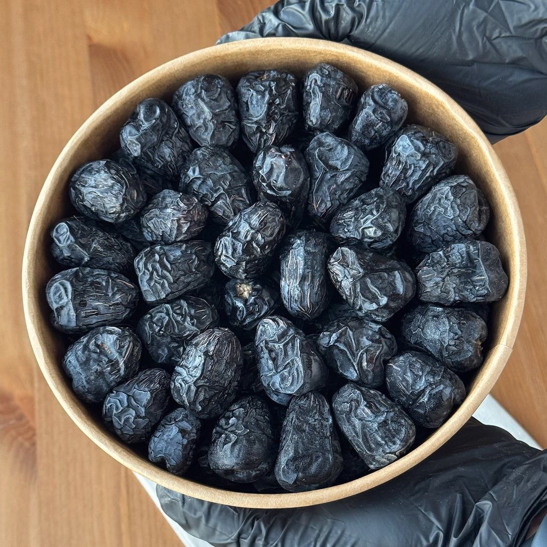 تمر العجوة الداكن من المدينة المنورة